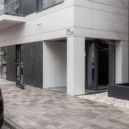 Luxe Apartment! City Center!