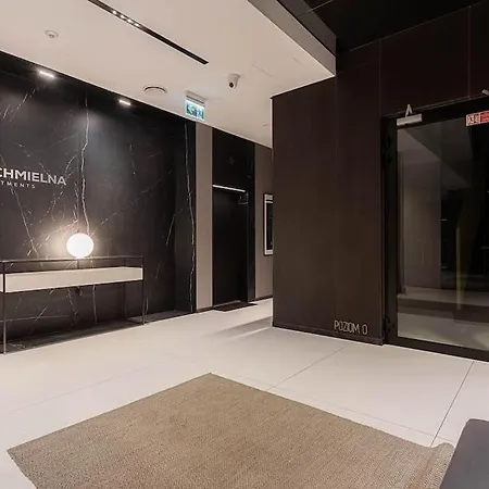 Luxe Apartment! City Center!